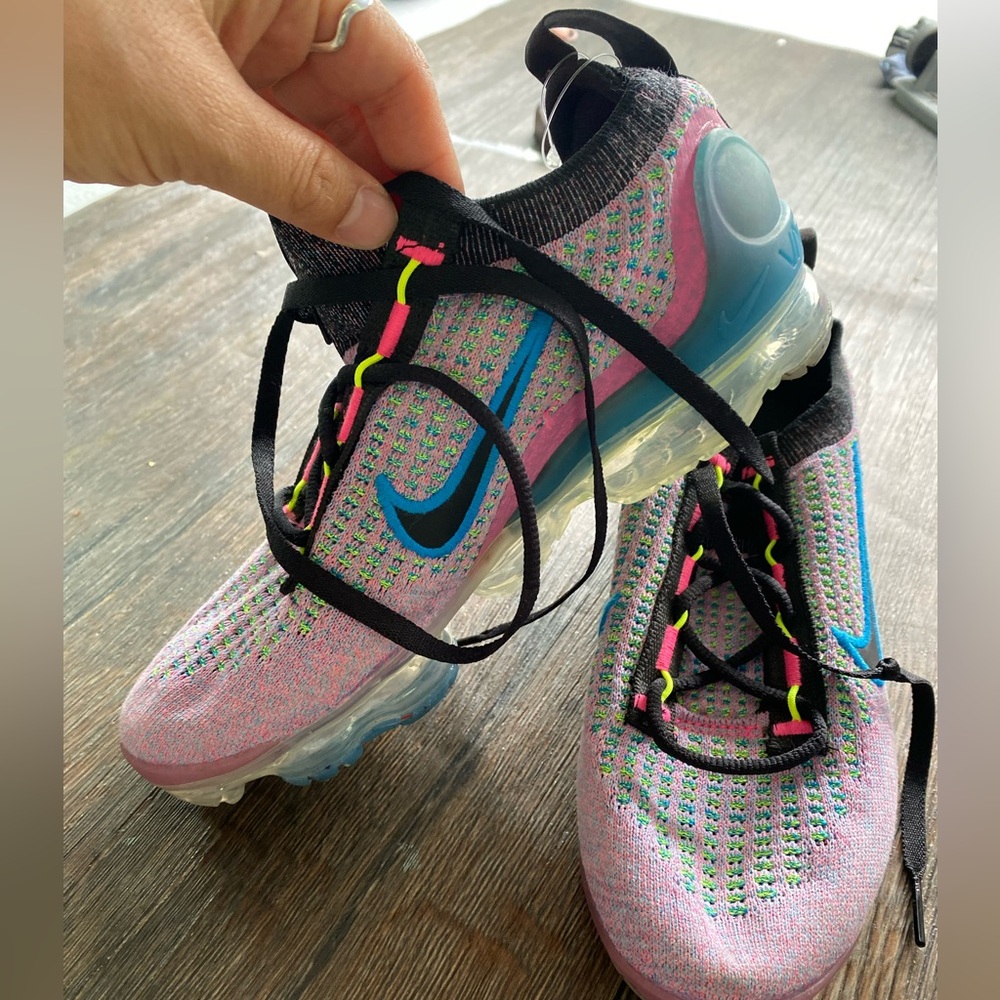 Fly knit vapor max women’s neon Nike